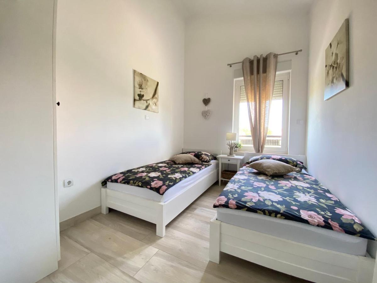 Villa Divina With Private Heated Pool Пула Экстерьер фото